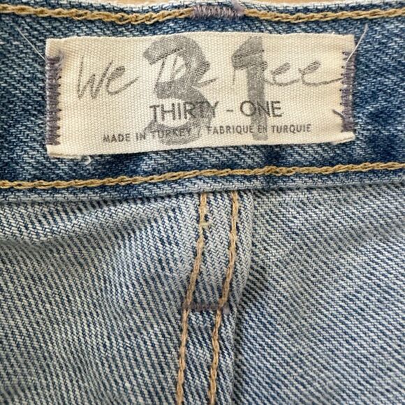 We The Free Free People Denim Distressed High Waisted Light Wash Shorts Size 31 - Picture 2 of 4